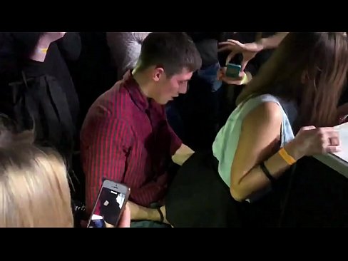 ❤️ Bonde chairo muRussian nightclub. Musikana weRussia ane makore 18 ari mu anus uye bonde akanyura munightclub pa %sn.zoomporno.ru % ❤